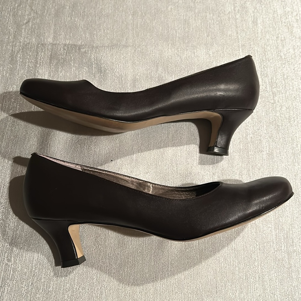 Array Flatter Dark Gray Leather Round Toe Pumps - image 6